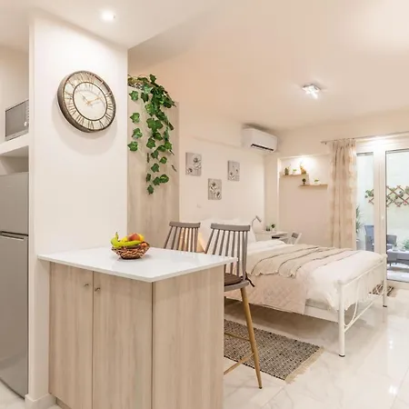 Apartment Cute Love-nest With Patio In The Heart Of Kolonaki Athens