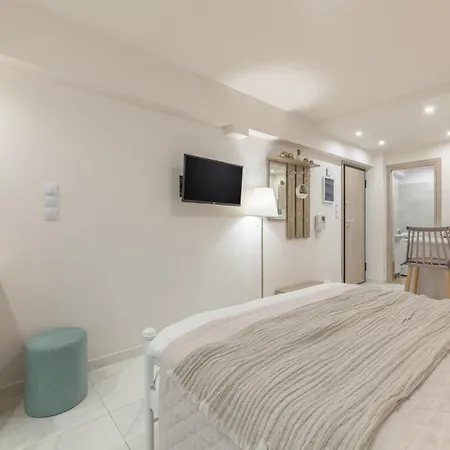 Cute Love-nest With Patio In The Heart Of Kolonaki Athens