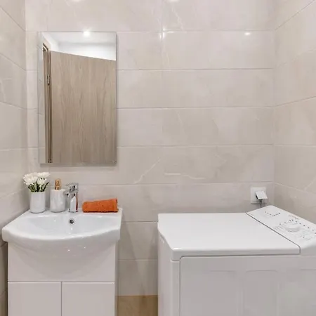 Cute Love-nest With Patio In The Heart Of Kolonaki