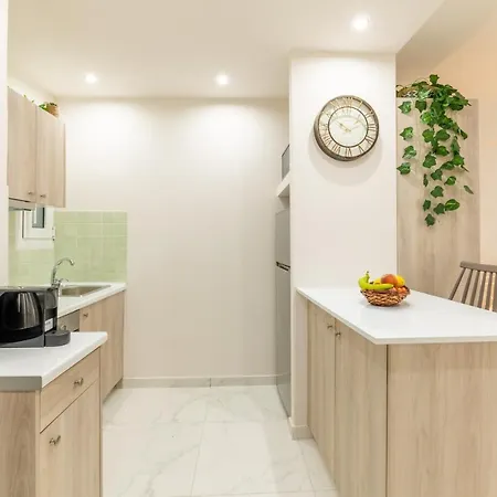 Cute Love-nest With Patio In The Heart Of Kolonaki Athens